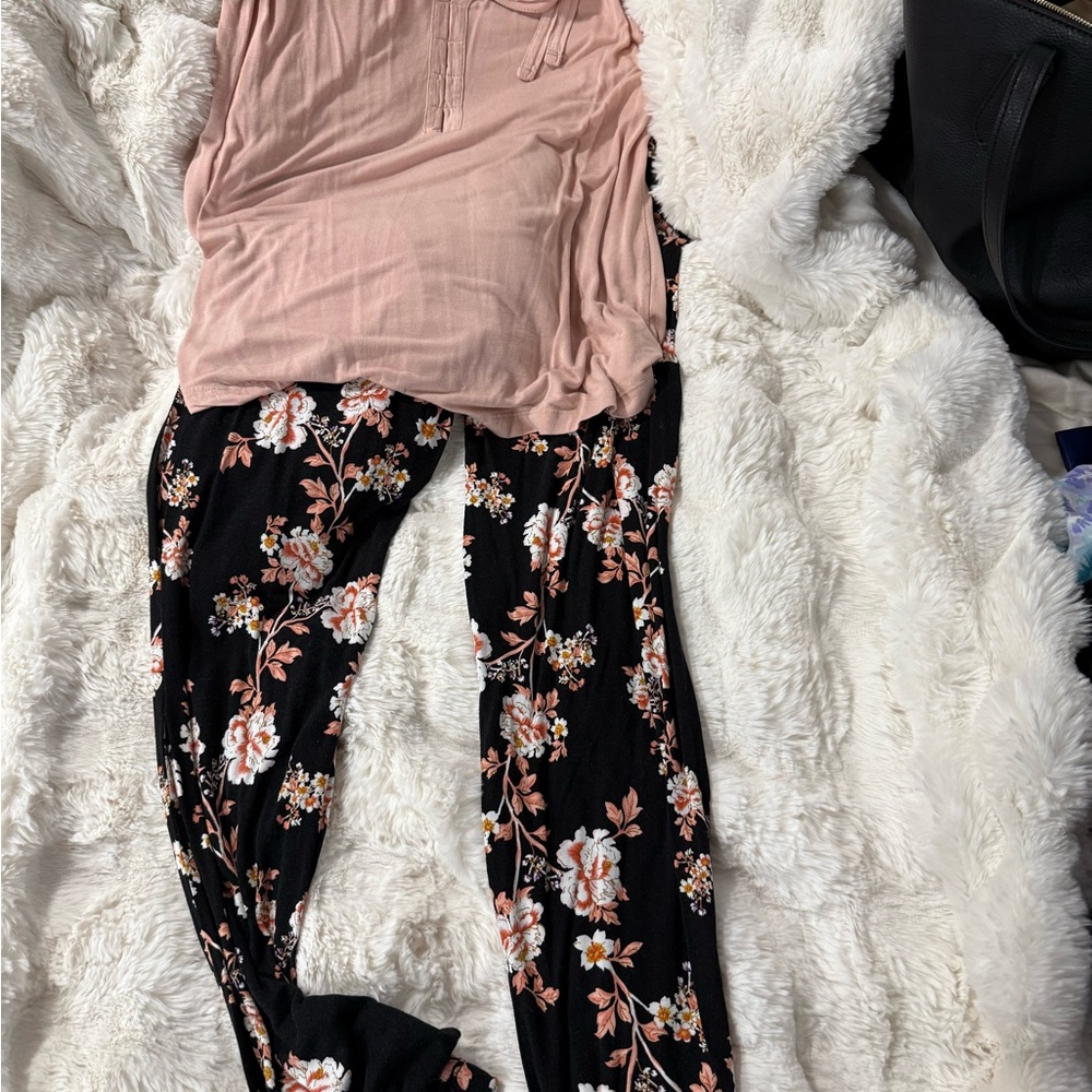 Light coral Top and Floral Venus Black Pants Set